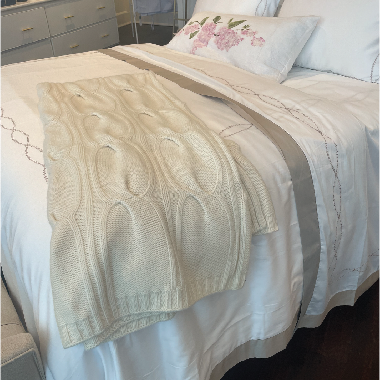 Cashmere New York Throw (Ivory)