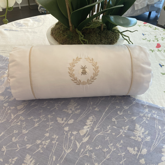 Bolster Napoleon Bee Wreath (Beige)